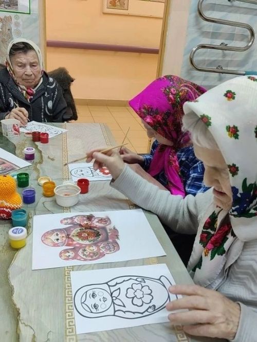 Секреты русской матрешки: творческий мастер-класс прошел в Нурлатском доме-интернате