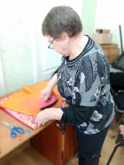 Тепло материнских рук для солдата: как в Нурлате плетут сеть добра