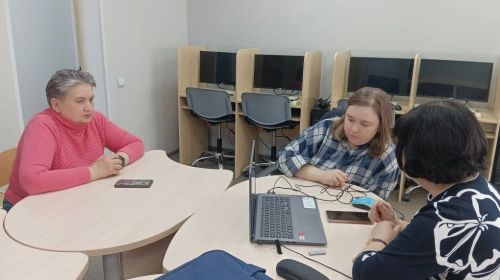 «Пара кликов вместо очередей: пенсионеры Нурлата осваивают онлайн-платежи»