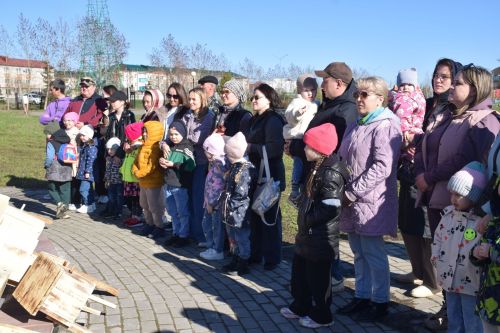В Нурлате встретили весну «Птичьим новосельем»: скворечники получили прописку в Центральном парке
