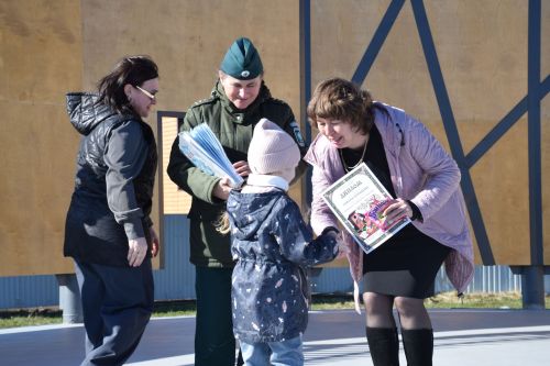В Нурлате встретили весну «Птичьим новосельем»: скворечники получили прописку в Центральном парке