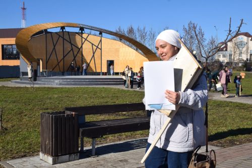 В Нурлате встретили весну «Птичьим новосельем»: скворечники получили прописку в Центральном парке