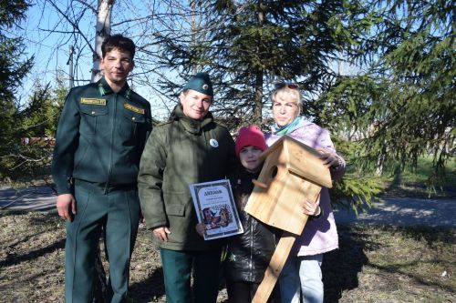 В Нурлате встретили весну «Птичьим новосельем»: скворечники получили прописку в Центральном парке