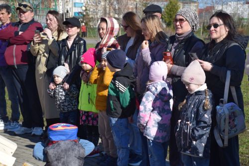 В Нурлате встретили весну «Птичьим новосельем»: скворечники получили прописку в Центральном парке