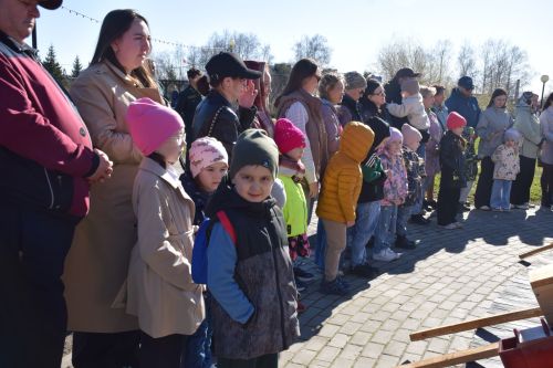 В Нурлате встретили весну «Птичьим новосельем»: скворечники получили прописку в Центральном парке