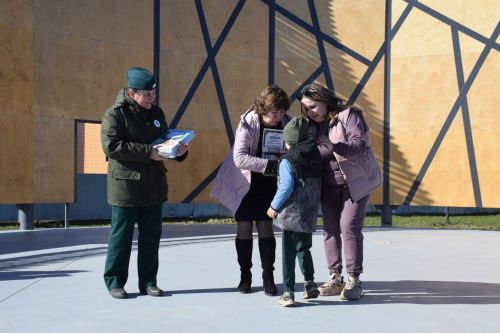 В Нурлате встретили весну «Птичьим новосельем»: скворечники получили прописку в Центральном парке