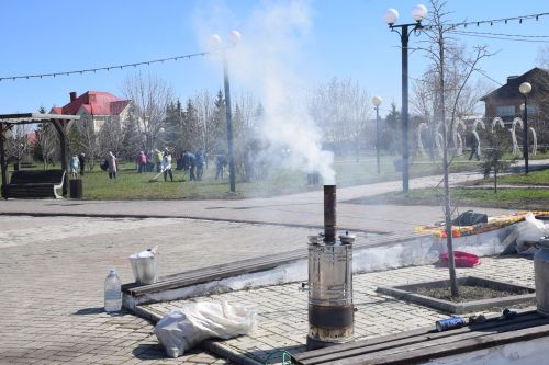 На субботник в парк вышли нурлатские общественники