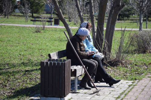 На субботник в парк вышли нурлатские общественники