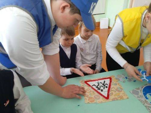 Юные инспекторы Нурлатского района вышли в рейд «Светофорик»