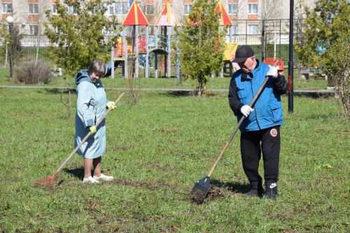 На субботник в парк вышли нурлатские общественники