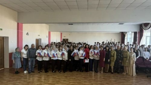 В гимназии Нурлата прошёл патриотический вечер «Победные песни страны» ко Дню Победы