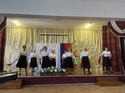 В гимназии Нурлата прошёл патриотический вечер «Победные песни страны» ко Дню Победы