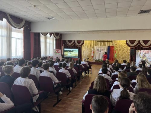 В гимназии Нурлата прошёл патриотический вечер «Победные песни страны» ко Дню Победы