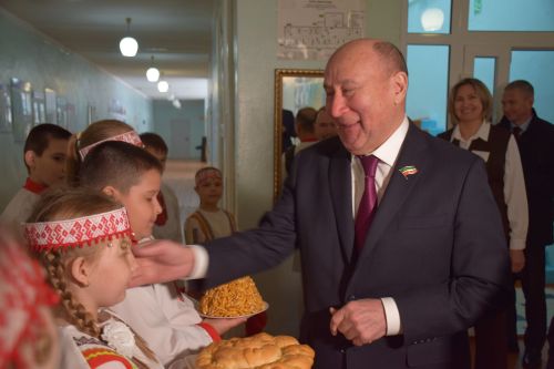Развитие родных языков: опыт Нурлатского района получил высокую оценку Марата Ахметова