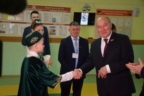 Развитие родных языков: опыт Нурлатского района получил высокую оценку Марата Ахметова