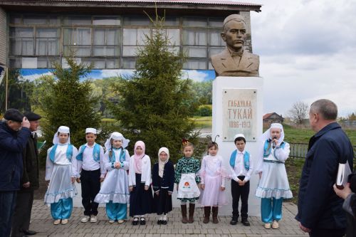 Памяти великого поэта: в Нурлате прошел митинг к юбилею Габдуллы Тукая