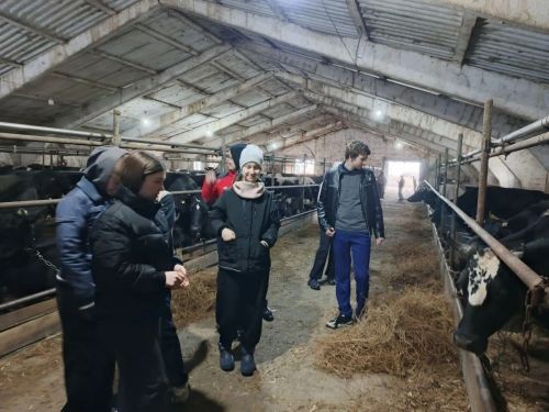 Школьники Егоркинской школы увидели ферму будущего на МТФ «Аграрий»