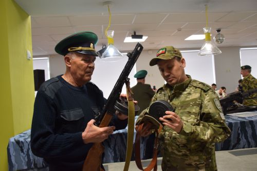 Нурлатта “Чикләр сагында. Чор: Әфган конфликты” дип аталган мобиль музей-күргәзмә эшли