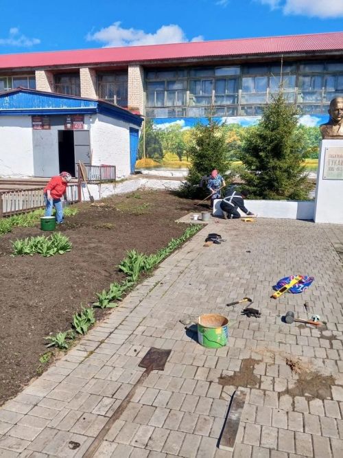 Память оживает: жители Верхнего Нурлата обновили памятник Габдулле Тукаю