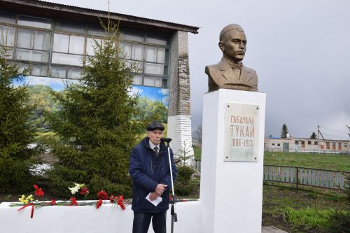 Памяти великого поэта: в Нурлате прошел митинг к юбилею Габдуллы Тукая