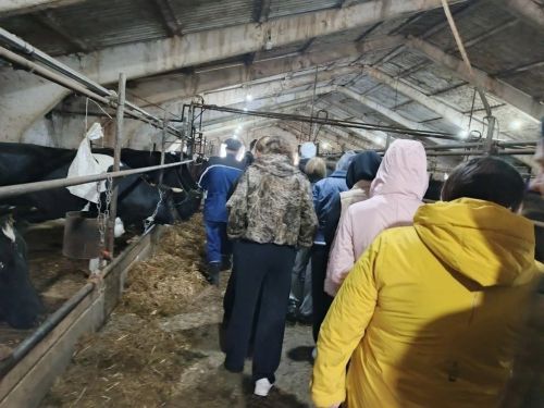 Школьники Егоркинской школы увидели ферму будущего на МТФ «Аграрий»