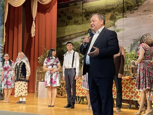 «Авылга кызлар килде…»: премьера народного театра в Нурлате собрала аншлаг