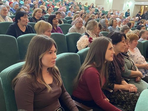 «Авылга кызлар килде…»: премьера народного театра в Нурлате собрала аншлаг