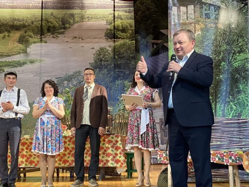 «Авылга кызлар килде…»: премьера народного театра в Нурлате собрала аншлаг