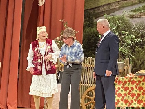 «Авылга кызлар килде…»: премьера народного театра в Нурлате собрала аншлаг
