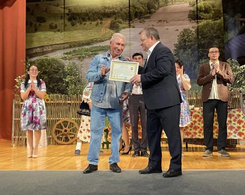 «Авылга кызлар килде…»: премьера народного театра в Нурлате собрала аншлаг