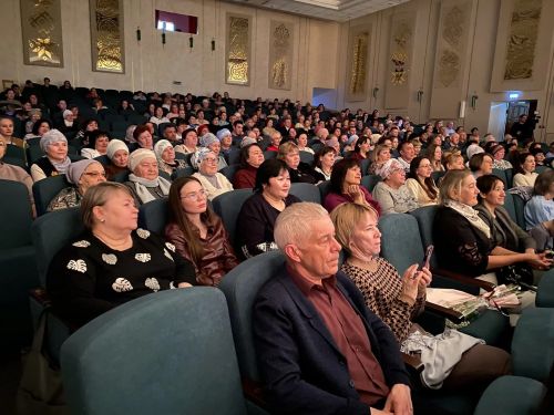 «Авылга кызлар килде…»: премьера народного театра в Нурлате собрала аншлаг