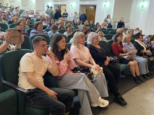 «Авылга кызлар килде…»: премьера народного театра в Нурлате собрала аншлаг