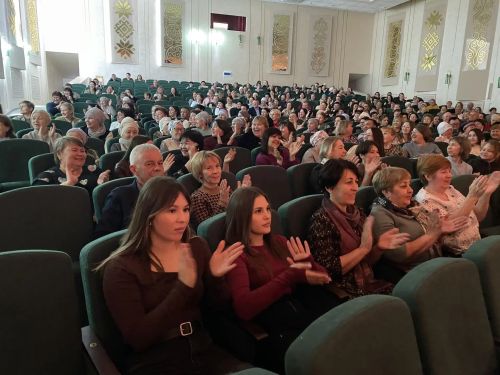 «Авылга кызлар килде…»: премьера народного театра в Нурлате собрала аншлаг