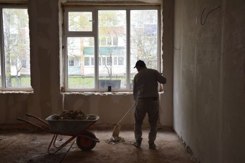 Дамир Ишкинеев 4нче мәктәпне реконструкцияләү барышын тикшерде