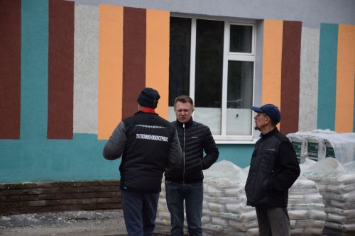 Глава Нурлатского района проверил ход реконструкции школы №4