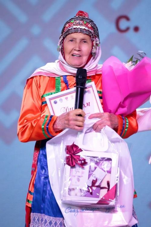 «Илемпи» объединил хранительниц традиций: звезды Нурлата на сцене Татарстана