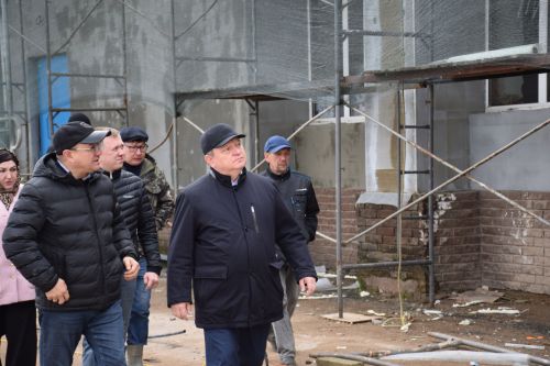 Глава Нурлатского района проверил ход реконструкции школы №4