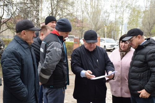 Глава Нурлатского района проверил ход реконструкции школы №4