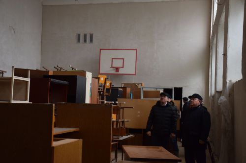 Глава Нурлатского района проверил ход реконструкции школы №4