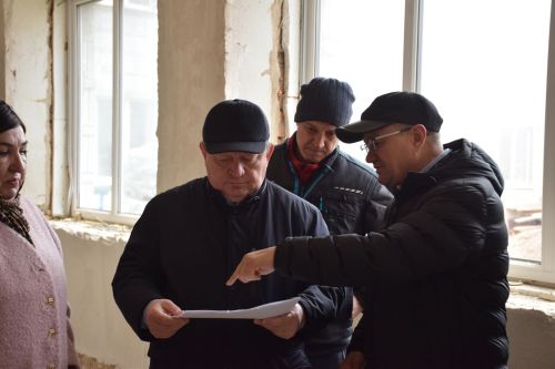 Глава Нурлатского района проверил ход реконструкции школы №4