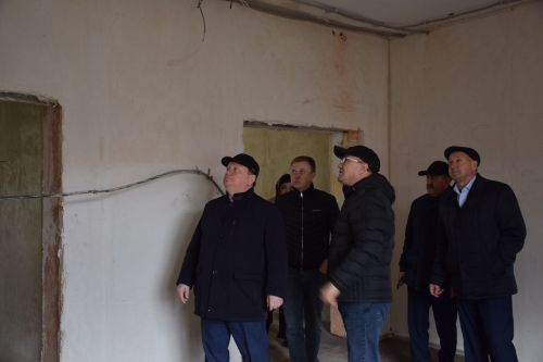 Глава Нурлатского района проверил ход реконструкции школы №4