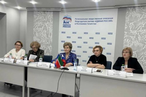 «Единая Россия» поможет тростью и жильем: неделя приемов для пожилых в Татарстане