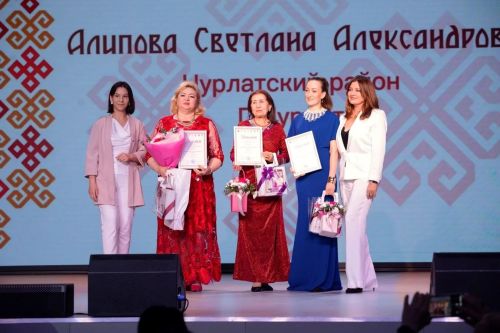 «Илемпи» объединил хранительниц традиций: звезды Нурлата на сцене Татарстана