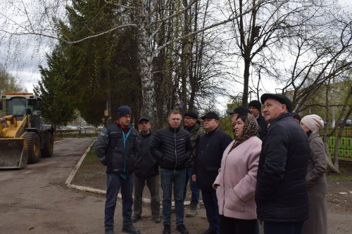 Глава Нурлатского района проверил ход реконструкции школы №4