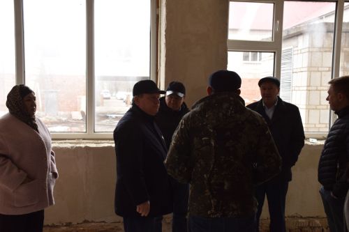Глава Нурлатского района проверил ход реконструкции школы №4