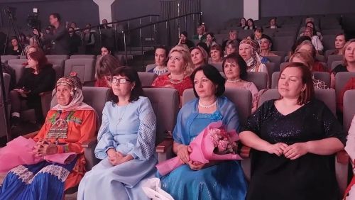 «Илемпи» объединил хранительниц традиций: звезды Нурлата на сцене Татарстана