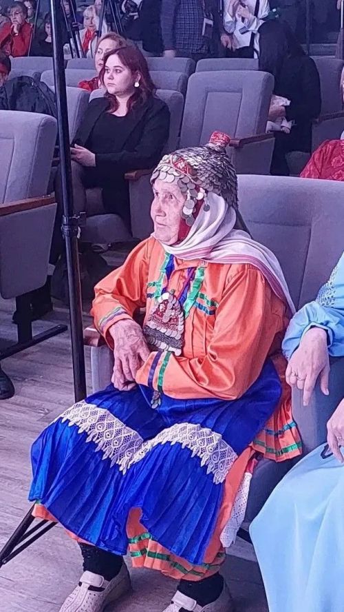 «Илемпи» объединил хранительниц традиций: звезды Нурлата на сцене Татарстана