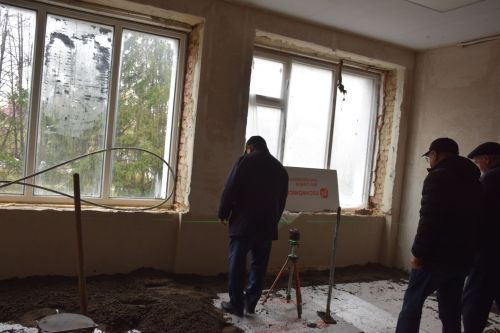 Глава Нурлатского района проверил ход реконструкции школы №4
