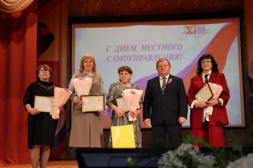 В Нурлате чествовали работников местного самоуправления