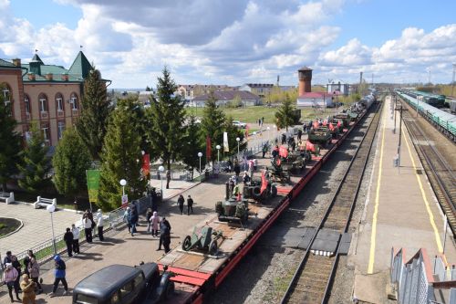 В Нурлате побывал легендарный «Паровоз Победы»: город встретил эшелон памяти